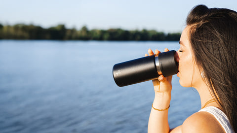 Geöffnet geniesst du 80% mehr Aroma durch die grosse Trinköffnung