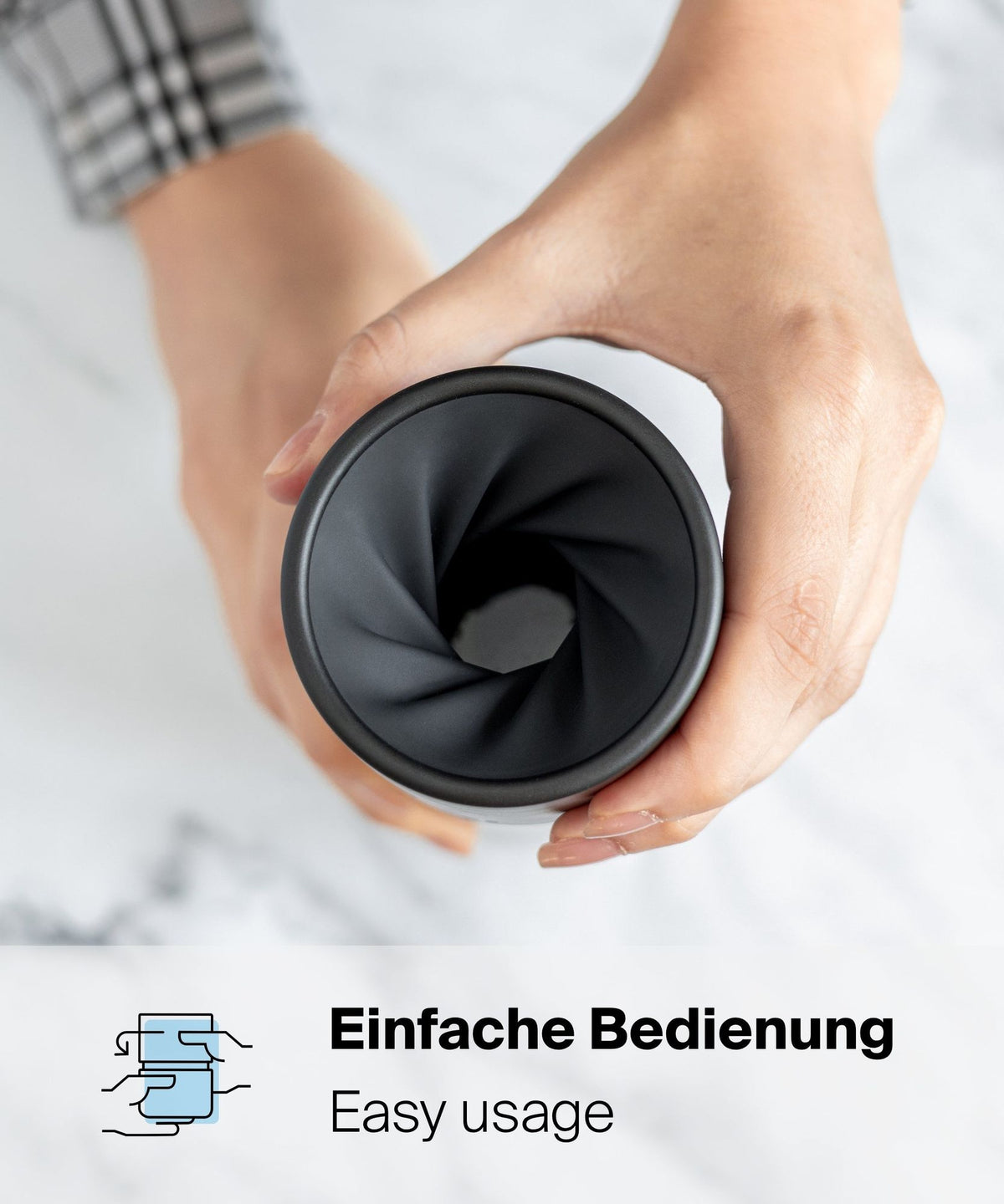 IRISgo® cup Thermobecher mit einer Hand geöffnet, einfache Bedienung unterwegs