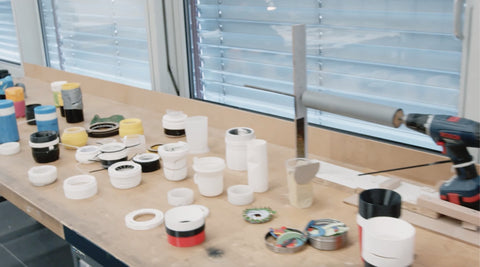 IRISgo Prototypen auf der Werkbank im Design-Atelier der Hochschule Luzern