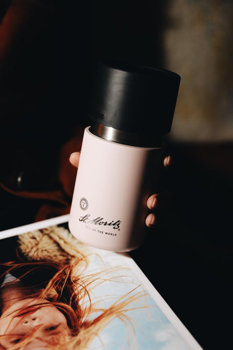 IRISgo cup Signature St. Moritz Edition in der Hand