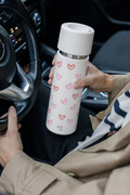 IRISgo cup stream 650ml Herz Design im Auto – auslaufsicherer Becher für unterwegs