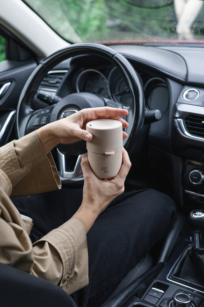 IRISgo cup drop 200ml mit Rush Lid 2 vanilla cream – auslaufsicher im Auto und unterwegs