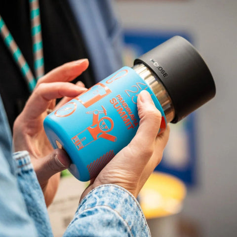 IRISgo® cup mit Logo Gravur als Messe-Giveaway (Scandinavia Summit)