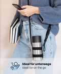 IRISgo® Holder im Einsatz, sicherer Halt für den Thermobecher unterwegs