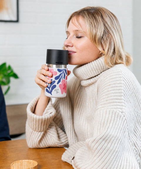 IRISgo® cup Thermobecher sip 350ml im Boho Coral Design beim Geniessen