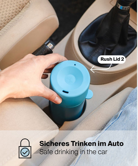 IRISgo® cup sip 350ml Thermobecher mit Rush Lid 2 in ocean blue im Auto für sicheres Trinken unterwegs