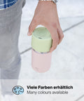 Hand hält IRISgo® cup sip 350ml Thermobecher in kea green, erhältlich in vielen Farben