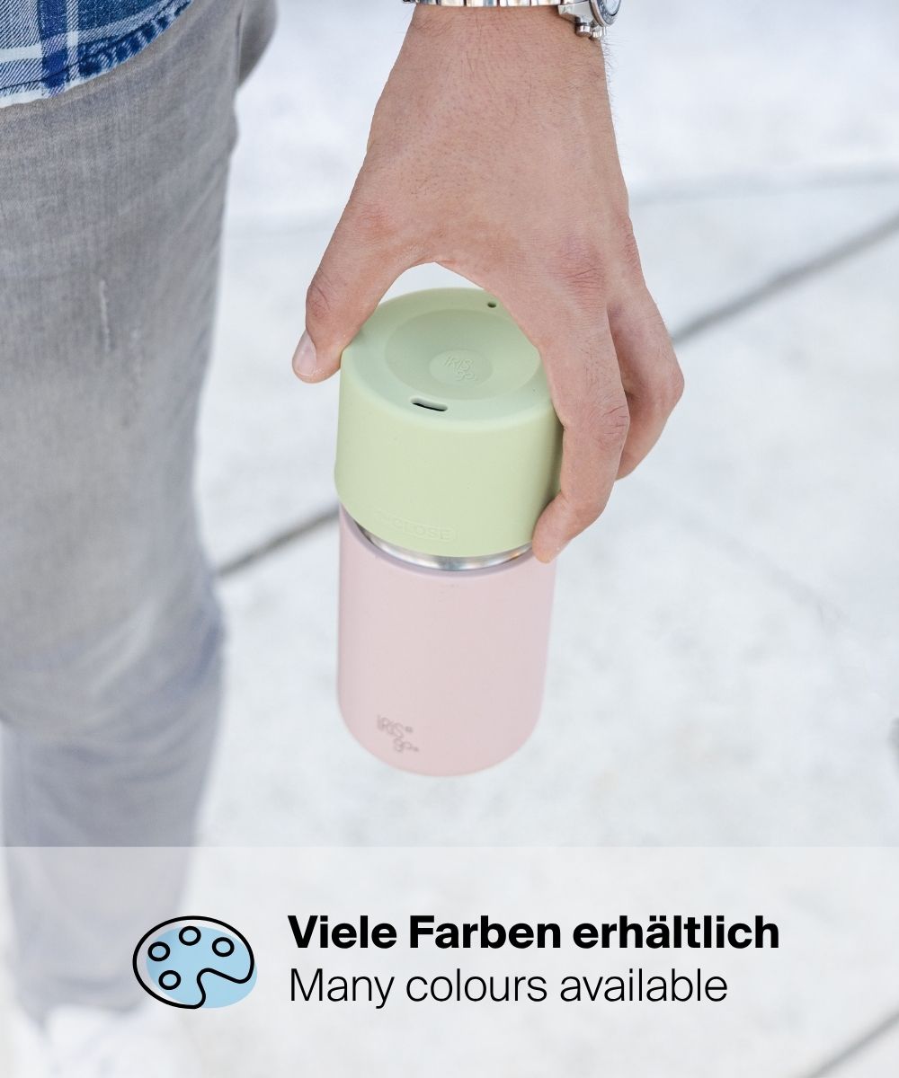 Hand hält IRISgo® cup sip 350ml Thermobecher in kea green, erhältlich in vielen Farben