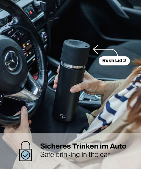 IRISgo® cup stream 650ml Thermobecher mit Rush Lid 2 in roasted black im Auto für sicheres Trinken unterwegs