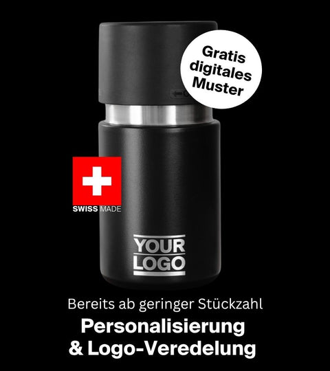 IRISgo® cup Thermobecher mit Logo Gravur als Firmengeschenk: Becher mit Mobiliar, Mercedes und HSLU Logo sowie Your-Logo-Platzhalter, Swiss Made