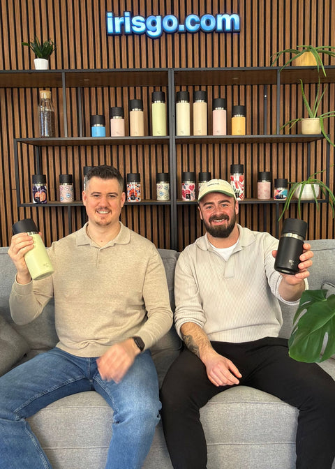 Die Gründer von IRISgo mit dem IRISgo® cup Thermobecher