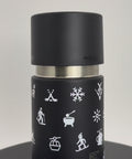 IRISgo Thermobecher mit Winter-Design im Einsatz – auslaufsicherer, isolierter To-go-Becher aus Edelstahl, Swiss Made.