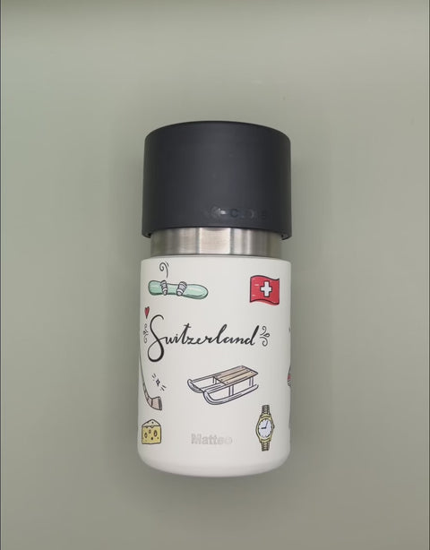 IRISgo cup sip 350ml Swiss Design in der Hand – auslaufsicherer Swiss Made Thermobecher